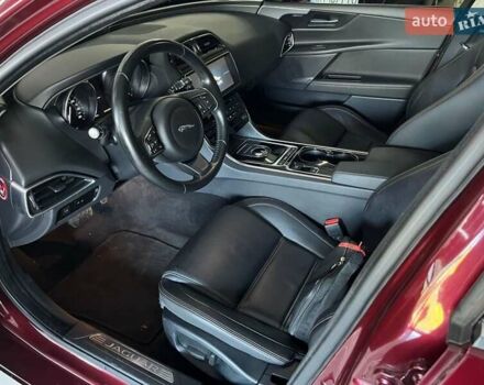 Красный Ягуар XE, объемом двигателя 2 л и пробегом 107 тыс. км за 15500 $, фото 17 на Automoto.ua