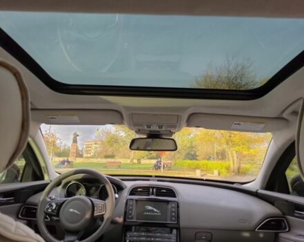 Красный Ягуар XE, объемом двигателя 2 л и пробегом 103 тыс. км за 15004 $, фото 14 на Automoto.ua