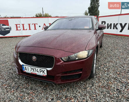 Красный Ягуар XE, объемом двигателя 2 л и пробегом 92 тыс. км за 14500 $, фото 2 на Automoto.ua