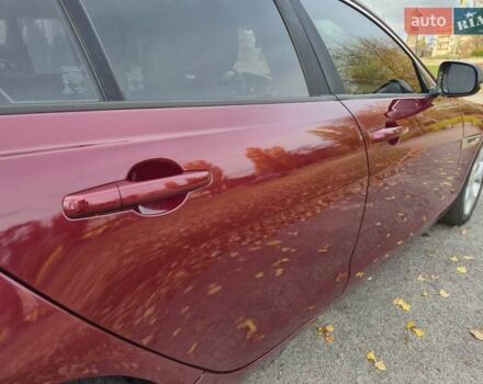 Красный Ягуар XE, объемом двигателя 2 л и пробегом 103 тыс. км за 14999 $, фото 4 на Automoto.ua