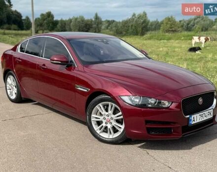Красный Ягуар XE, объемом двигателя 2 л и пробегом 90 тыс. км за 14500 $, фото 7 на Automoto.ua
