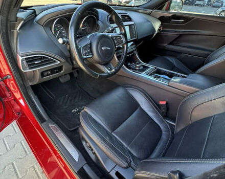 Червоний Ягуар XE, об'ємом двигуна 2 л та пробігом 142 тис. км за 18500 $, фото 41 на Automoto.ua