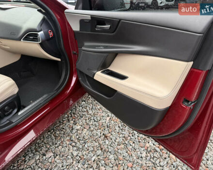 Красный Ягуар XE, объемом двигателя 2 л и пробегом 92 тыс. км за 14500 $, фото 14 на Automoto.ua