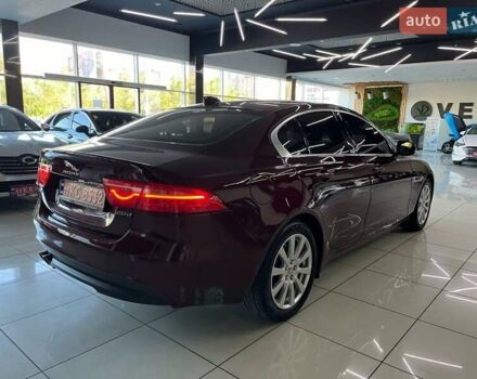 Красный Ягуар XE, объемом двигателя 2 л и пробегом 107 тыс. км за 15500 $, фото 2 на Automoto.ua