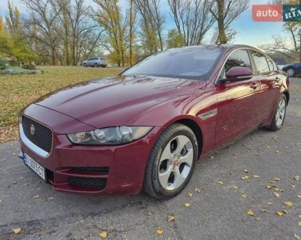 Красный Ягуар XE, объемом двигателя 2 л и пробегом 103 тыс. км за 14999 $, фото 12 на Automoto.ua