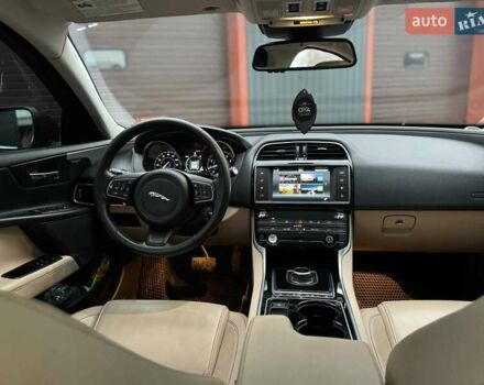 Красный Ягуар XE, объемом двигателя 2 л и пробегом 94 тыс. км за 14900 $, фото 51 на Automoto.ua