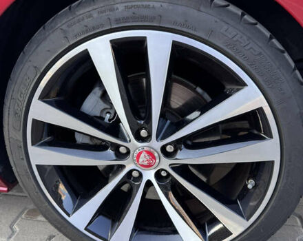 Червоний Ягуар XE, об'ємом двигуна 2 л та пробігом 142 тис. км за 18500 $, фото 22 на Automoto.ua