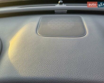 Красный Ягуар XE, объемом двигателя 2 л и пробегом 103 тыс. км за 14999 $, фото 26 на Automoto.ua