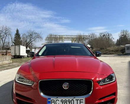 Красный Ягуар XE, объемом двигателя 2 л и пробегом 63 тыс. км за 16900 $, фото 7 на Automoto.ua