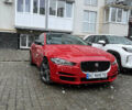 Красный Ягуар XE, объемом двигателя 2 л и пробегом 63 тыс. км за 16900 $, фото 1 на Automoto.ua