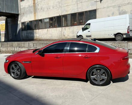 Красный Ягуар XE, объемом двигателя 2 л и пробегом 63 тыс. км за 16900 $, фото 4 на Automoto.ua