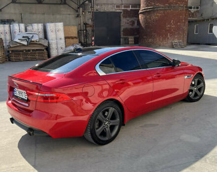 Красный Ягуар XE, объемом двигателя 2 л и пробегом 63 тыс. км за 16900 $, фото 3 на Automoto.ua