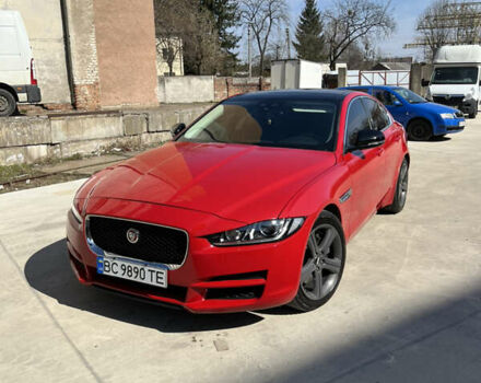 Красный Ягуар XE, объемом двигателя 2 л и пробегом 63 тыс. км за 16900 $, фото 1 на Automoto.ua