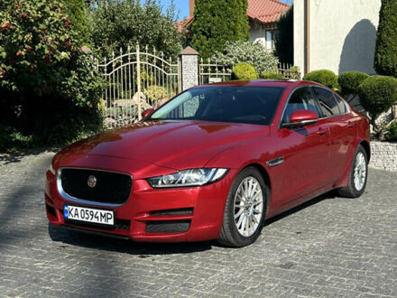 Красный Ягуар XE, объемом двигателя 2 л и пробегом 110 тыс. км за 11999 $, фото 1 на Automoto.ua