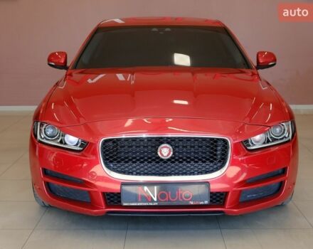 Красный Ягуар XE, объемом двигателя 2 л и пробегом 131 тыс. км за 11900 $, фото 1 на Automoto.ua