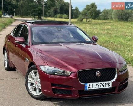 Красный Ягуар XE, объемом двигателя 2 л и пробегом 90 тыс. км за 14500 $, фото 1 на Automoto.ua