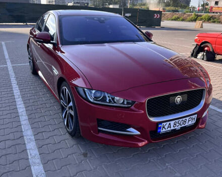 Красный Ягуар XE, объемом двигателя 2 л и пробегом 142 тыс. км за 18500 $, фото 1 на Automoto.ua
