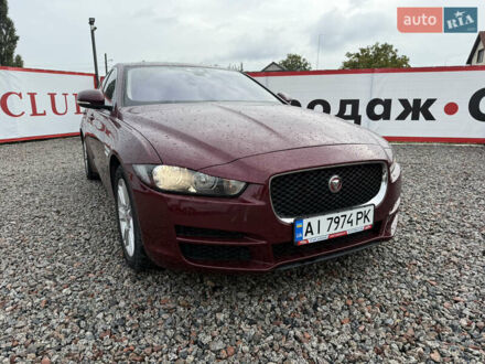 Красный Ягуар XE, объемом двигателя 2 л и пробегом 92 тыс. км за 14500 $, фото 1 на Automoto.ua