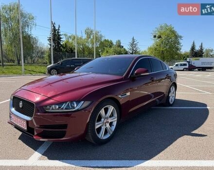 Красный Ягуар XE, объемом двигателя 2 л и пробегом 215 тыс. км за 13500 $, фото 1 на Automoto.ua