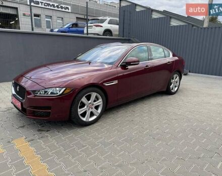 Красный Ягуар XE, объемом двигателя 2 л и пробегом 170 тыс. км за 13999 $, фото 1 на Automoto.ua