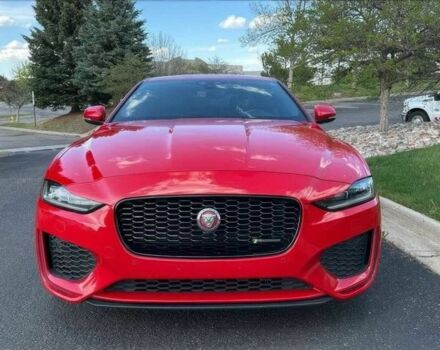 Красный Ягуар XE, объемом двигателя 2 л и пробегом 79 тыс. км за 12000 $, фото 1 на Automoto.ua