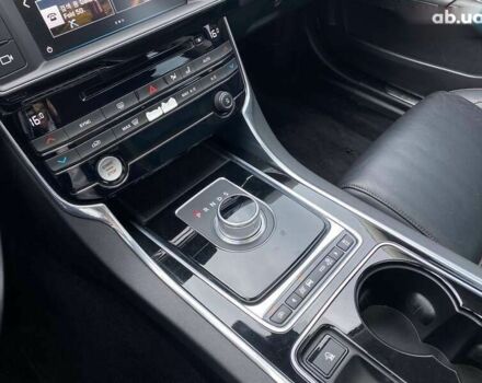 Ягуар XE, объемом двигателя 2 л и пробегом 145 тыс. км за 14900 $, фото 14 на Automoto.ua