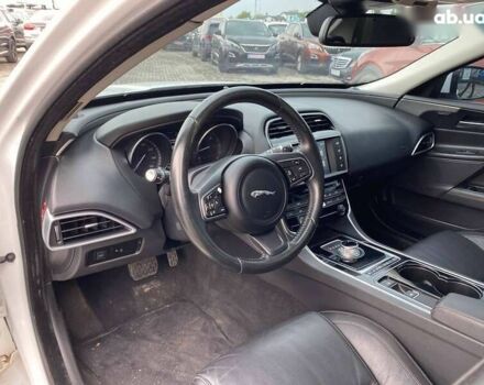 Ягуар XE, объемом двигателя 2 л и пробегом 145 тыс. км за 14900 $, фото 9 на Automoto.ua