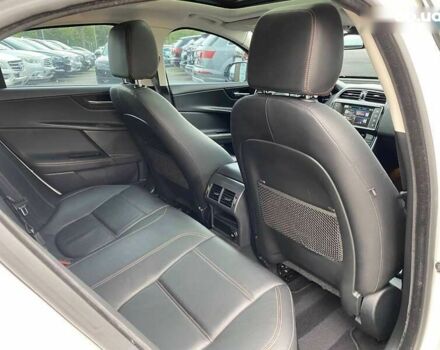Ягуар XE, объемом двигателя 2 л и пробегом 145 тыс. км за 14900 $, фото 20 на Automoto.ua