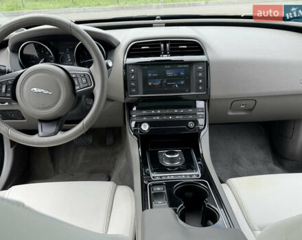 Ягуар XE, объемом двигателя 2 л и пробегом 260 тыс. км за 12900 $, фото 11 на Automoto.ua