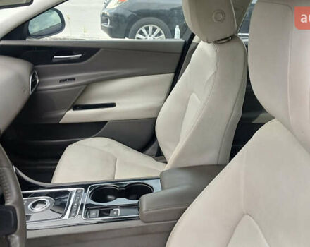 Ягуар XE, объемом двигателя 2 л и пробегом 88 тыс. км за 13500 $, фото 3 на Automoto.ua