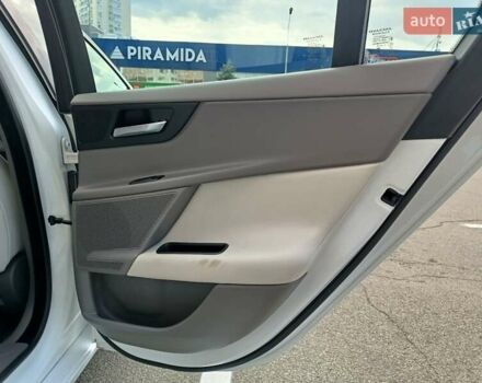 Ягуар XE, объемом двигателя 2 л и пробегом 89 тыс. км за 19600 $, фото 33 на Automoto.ua