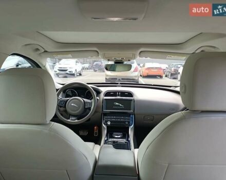 Ягуар XE, объемом двигателя 2 л и пробегом 89 тыс. км за 19600 $, фото 27 на Automoto.ua