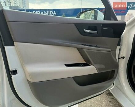 Ягуар XE, объемом двигателя 2 л и пробегом 89 тыс. км за 19600 $, фото 28 на Automoto.ua