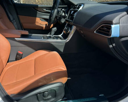 Ягуар XE, объемом двигателя 0 л и пробегом 1 тыс. км за 46499 $, фото 15 на Automoto.ua