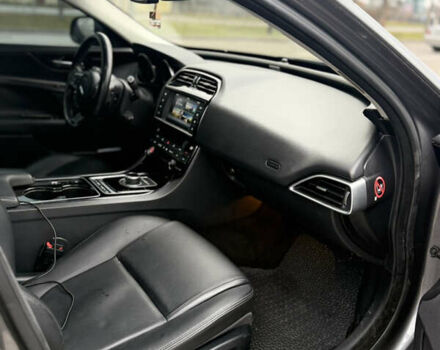 Серый Ягуар XE, объемом двигателя 2 л и пробегом 89 тыс. км за 13800 $, фото 10 на Automoto.ua