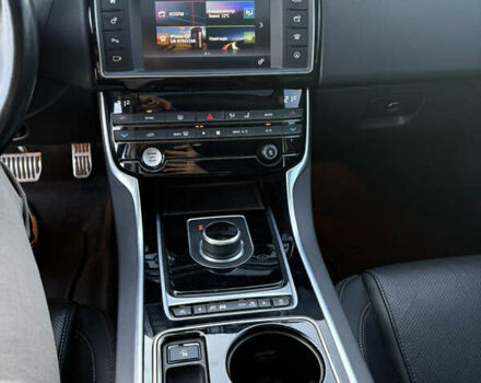 Ягуар XE 2016 у Києві на Automoto.ua Сірий Ягуар XE, об'ємом двигуна 2 л та пробігом 136 тис. км за 16600 $, фото 23 на Automoto.ua