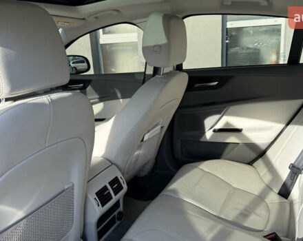 Сірий Ягуар XE, об'ємом двигуна 2 л та пробігом 121 тис. км за 15850 $, фото 7 на Automoto.ua
