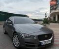 Серый Ягуар XE, объемом двигателя 2 л и пробегом 121 тыс. км за 14000 $, фото 1 на Automoto.ua