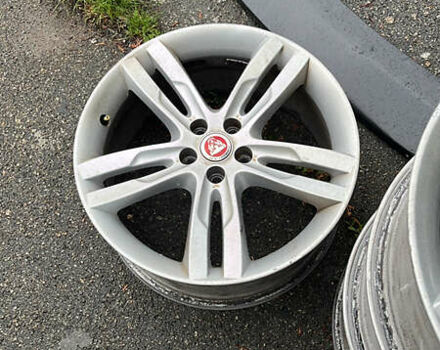 Сірий Ягуар XE, об'ємом двигуна 3 л та пробігом 82 тис. км за 20000 $, фото 99 на Automoto.ua