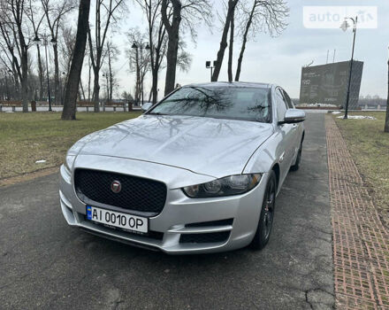 Серый Ягуар XE, объемом двигателя 2 л и пробегом 118 тыс. км за 16900 $, фото 1 на Automoto.ua