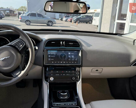 Сірий Ягуар XE, об'ємом двигуна 2 л та пробігом 121 тис. км за 15850 $, фото 12 на Automoto.ua