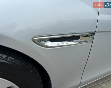 Серый Ягуар XE, объемом двигателя 2 л и пробегом 147 тыс. км за 13500 $, фото 42 на Automoto.ua