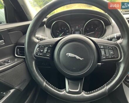 Серый Ягуар XE, объемом двигателя 2 л и пробегом 147 тыс. км за 13500 $, фото 9 на Automoto.ua