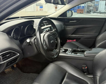 Серый Ягуар XE, объемом двигателя 2 л и пробегом 89 тыс. км за 13800 $, фото 5 на Automoto.ua