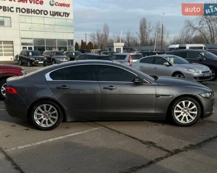 Серый Ягуар XE, объемом двигателя 2 л и пробегом 121 тыс. км за 16300 $, фото 3 на Automoto.ua