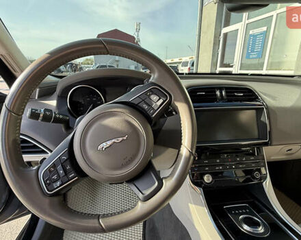 Сірий Ягуар XE, об'ємом двигуна 2 л та пробігом 121 тис. км за 15850 $, фото 25 на Automoto.ua