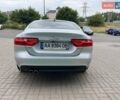 Серый Ягуар XE, объемом двигателя 2 л и пробегом 147 тыс. км за 13500 $, фото 5 на Automoto.ua