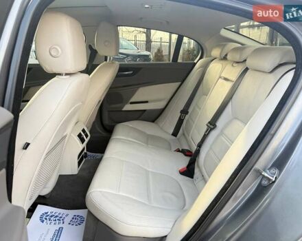 Серый Ягуар XE, объемом двигателя 2 л и пробегом 121 тыс. км за 16300 $, фото 18 на Automoto.ua