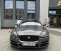 Серый Ягуар XE, объемом двигателя 2 л и пробегом 74 тыс. км за 15400 $, фото 1 на Automoto.ua
