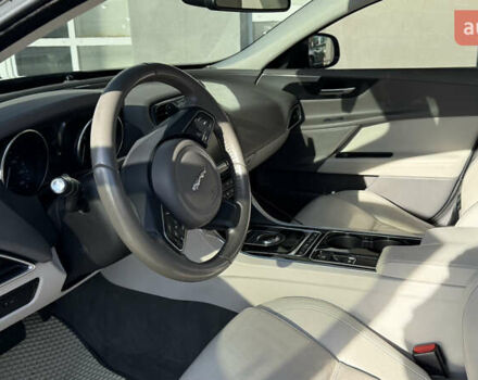 Сірий Ягуар XE, об'ємом двигуна 2 л та пробігом 121 тис. км за 15850 $, фото 6 на Automoto.ua